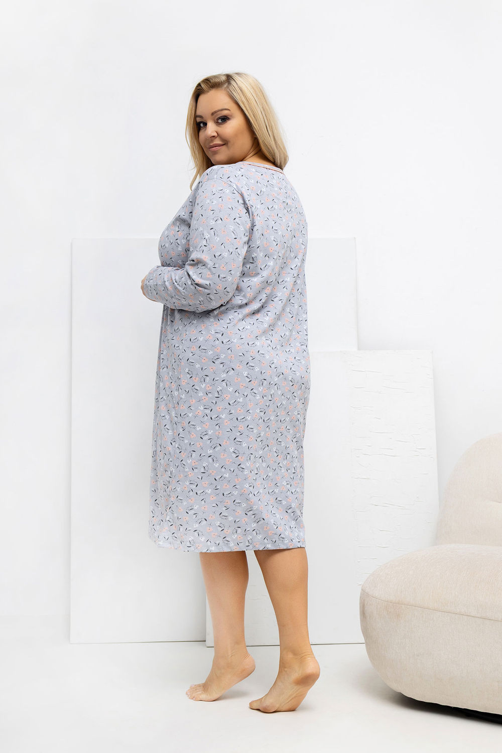 Koszula Nocna Plus Size Model DU-KN-FP-602.15 Grey - Forever Pink - obrazek 3