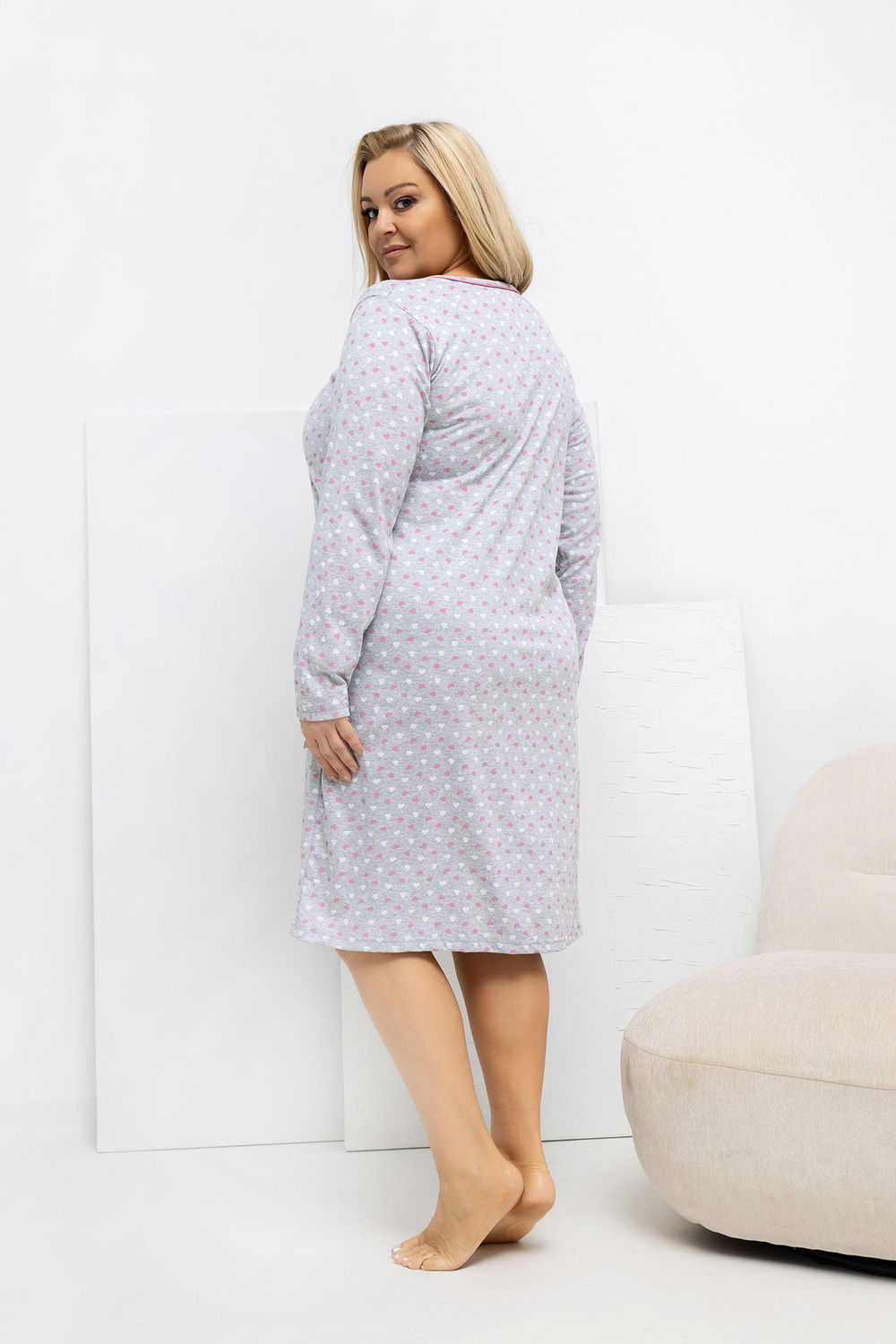 Koszula Nocna Plus Size Model DU-KN-FP-605.69 Grey - Forever Pink - obrazek 3