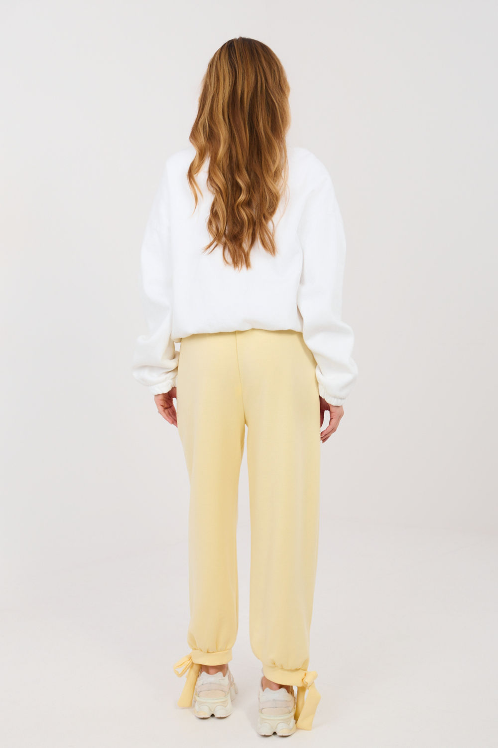 Spodnie Dresowe Model IT-SP-9987.16 Light Yellow - Italy Moda - obrazek 2