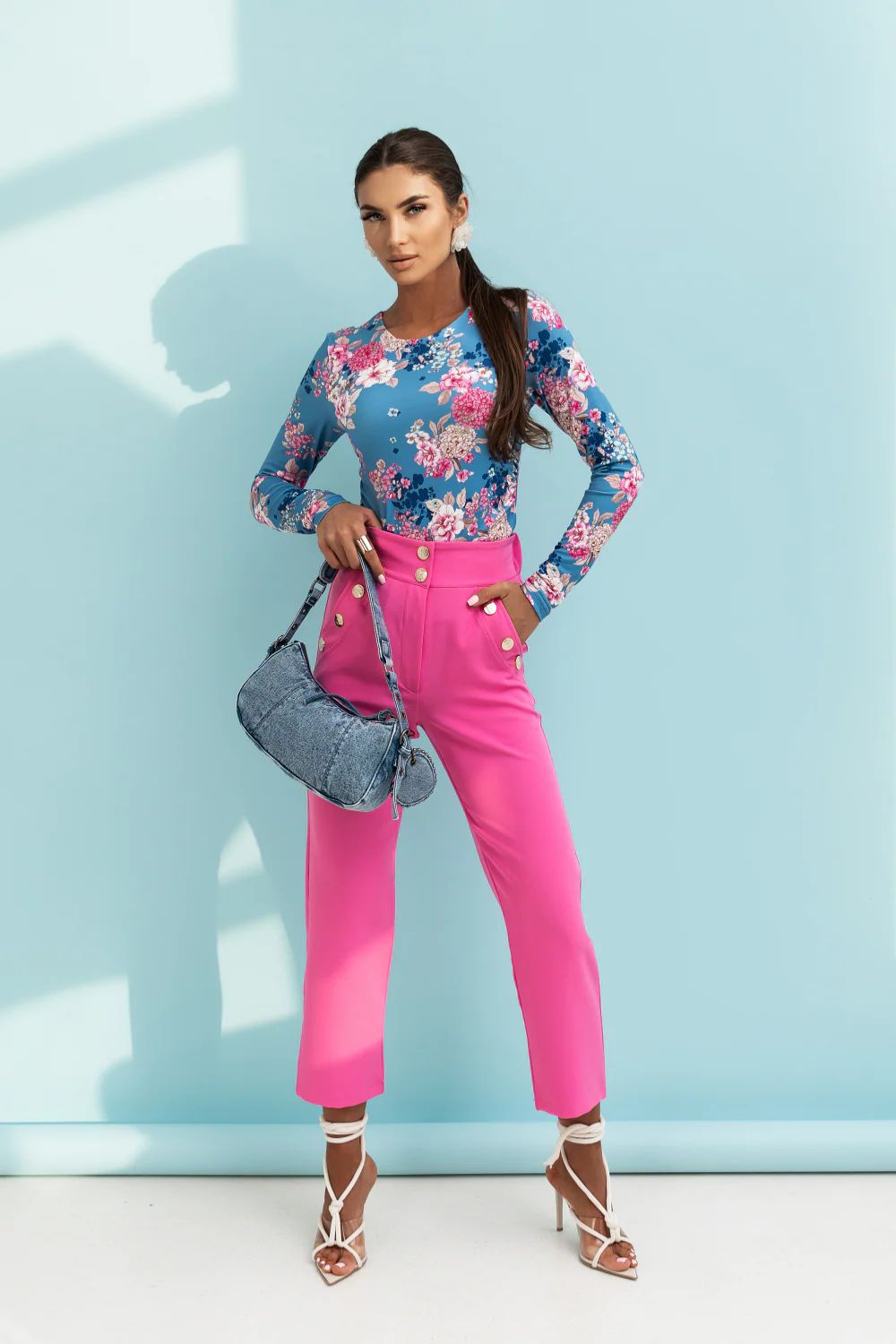 Bluzka Model Shira 490106805 Blue Flowers - LaBalancia - obrazek 3