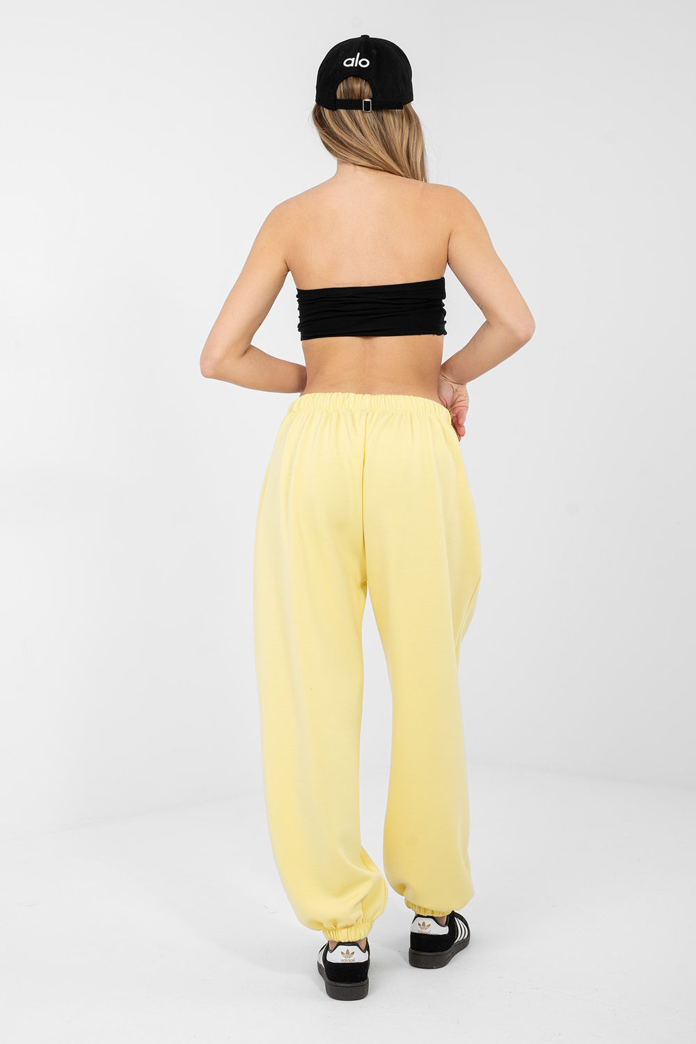 Spodnie Dresowe Model IT-SP-9995.12P Light Yellow - Italy Moda - obrazek 3