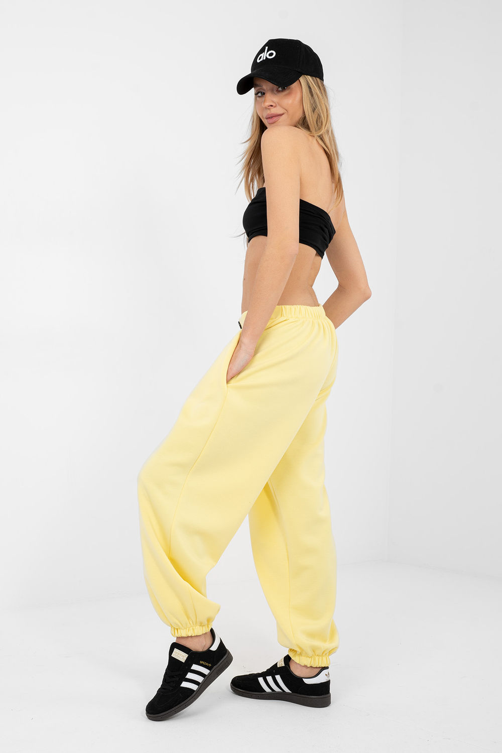 Spodnie Dresowe Model IT-SP-9995.12P Light Yellow - Italy Moda - obrazek 4