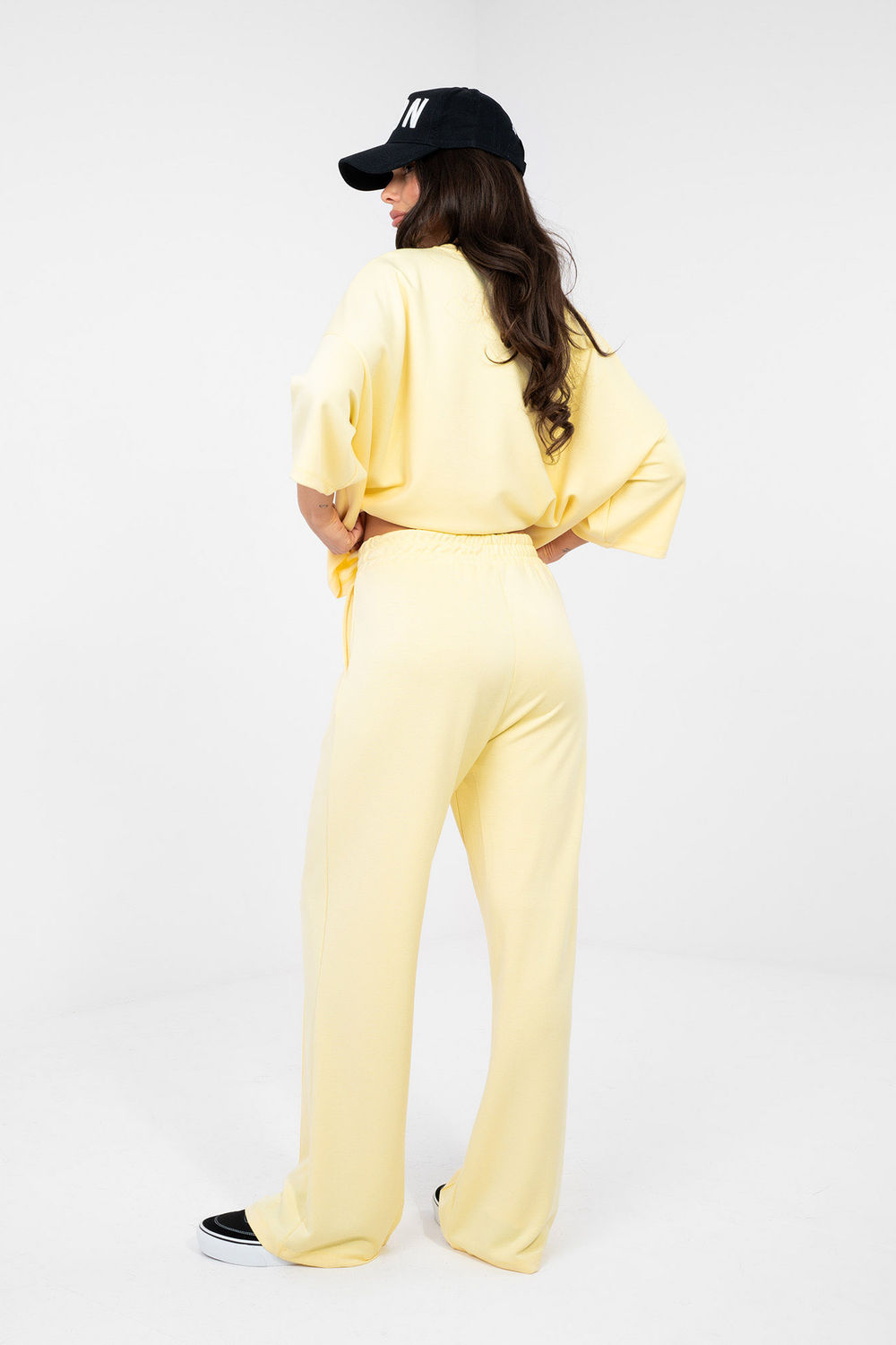 Spodnie Dresowe Model RV-DR-A1062.08 Light Yellow - Rue Paris - obrazek 3