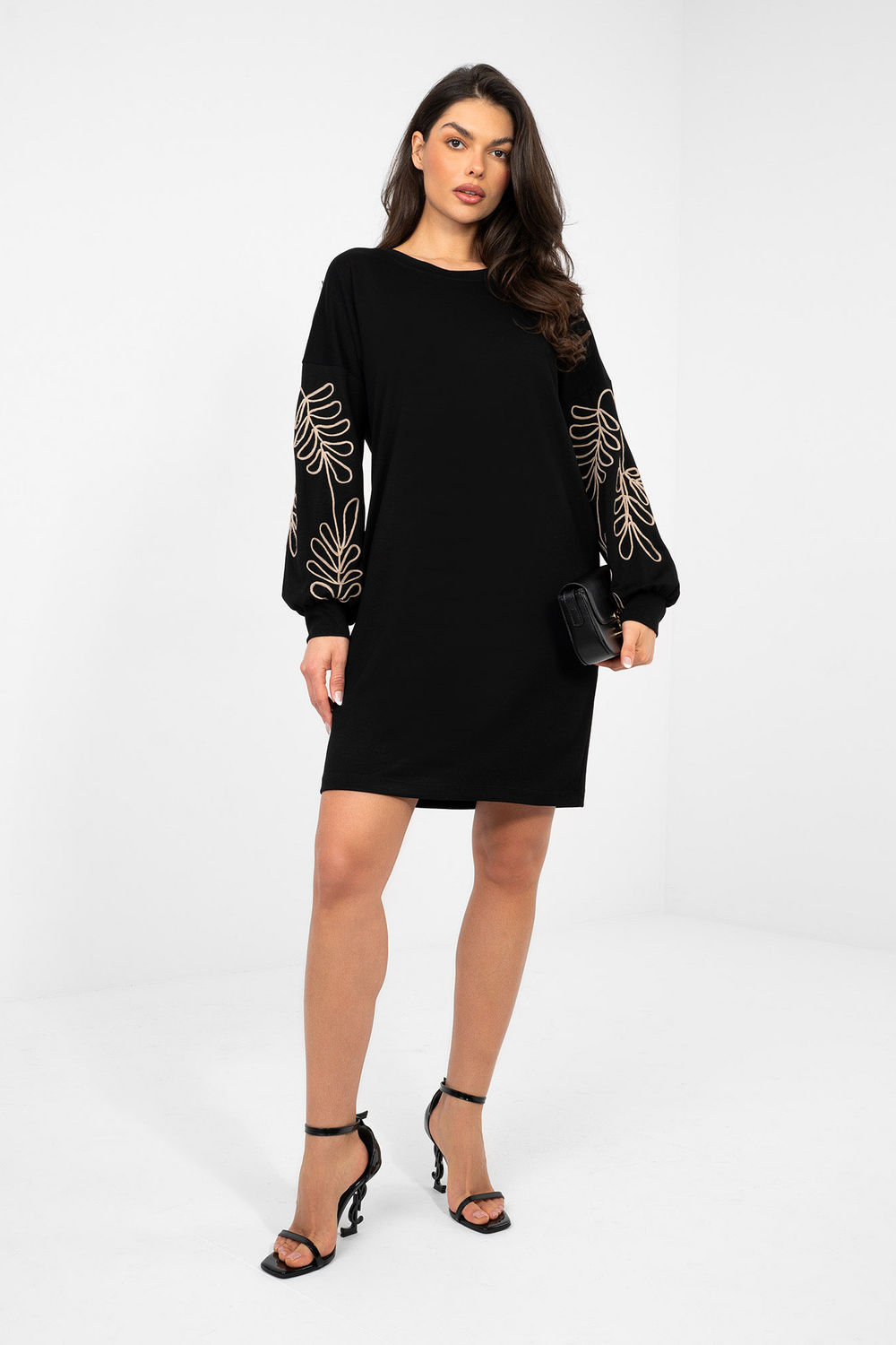 Sukienka Model RV-SK-A1064.09 Black - Rue Paris