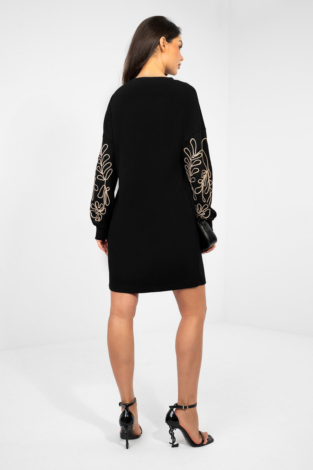 Sukienka Model RV-SK-A1064.09 Black - Rue Paris - obrazek 2