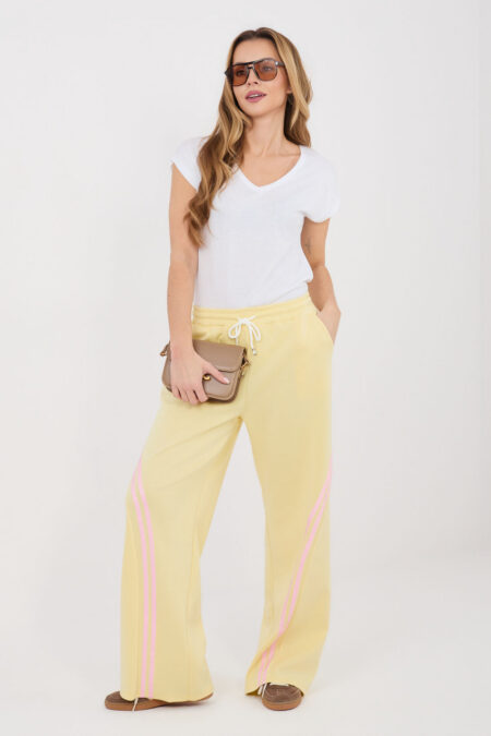 Spodnie Dresowe Model IT-DR-22168.66 Light Yellow - Rue Paris