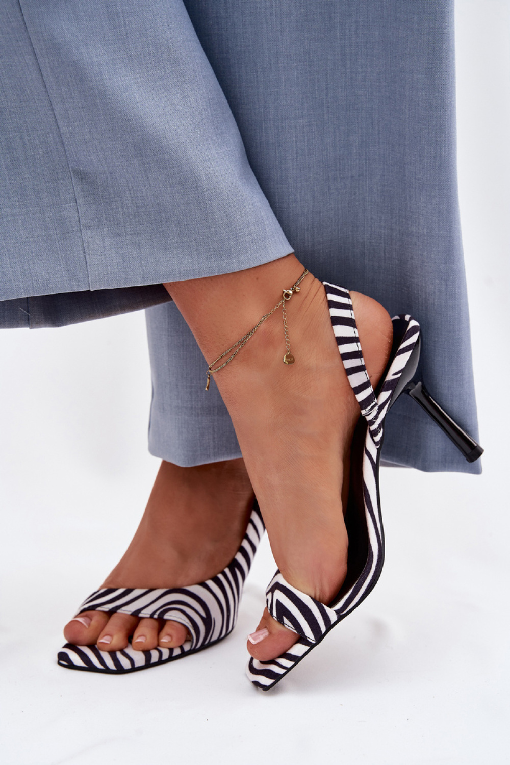Sandały Model Calvoria 9701 Zebra - Step in style - obrazek 3
