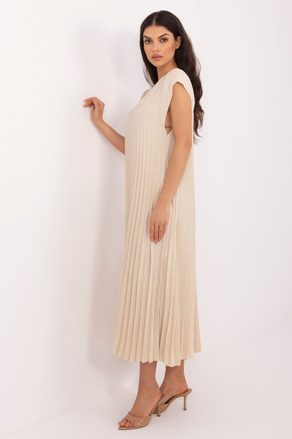 Sukienka Model IT-SK-19552.72 Beige - Rue Paris - obrazek 2