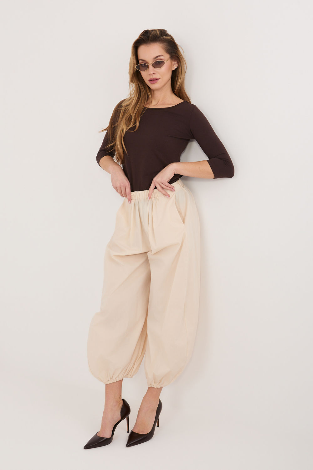 Spodnie Damskie Model IT-SP-FL10309.70 Light Beige - Rue Paris - obrazek 2