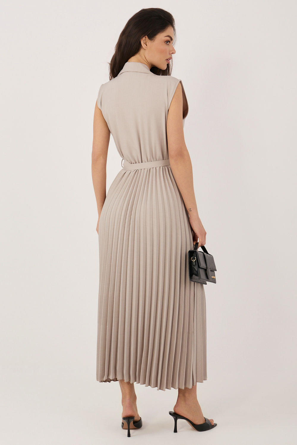 Sukienka Model IT-SK-21558.86 Dark Beige - Rue Paris - obrazek 3