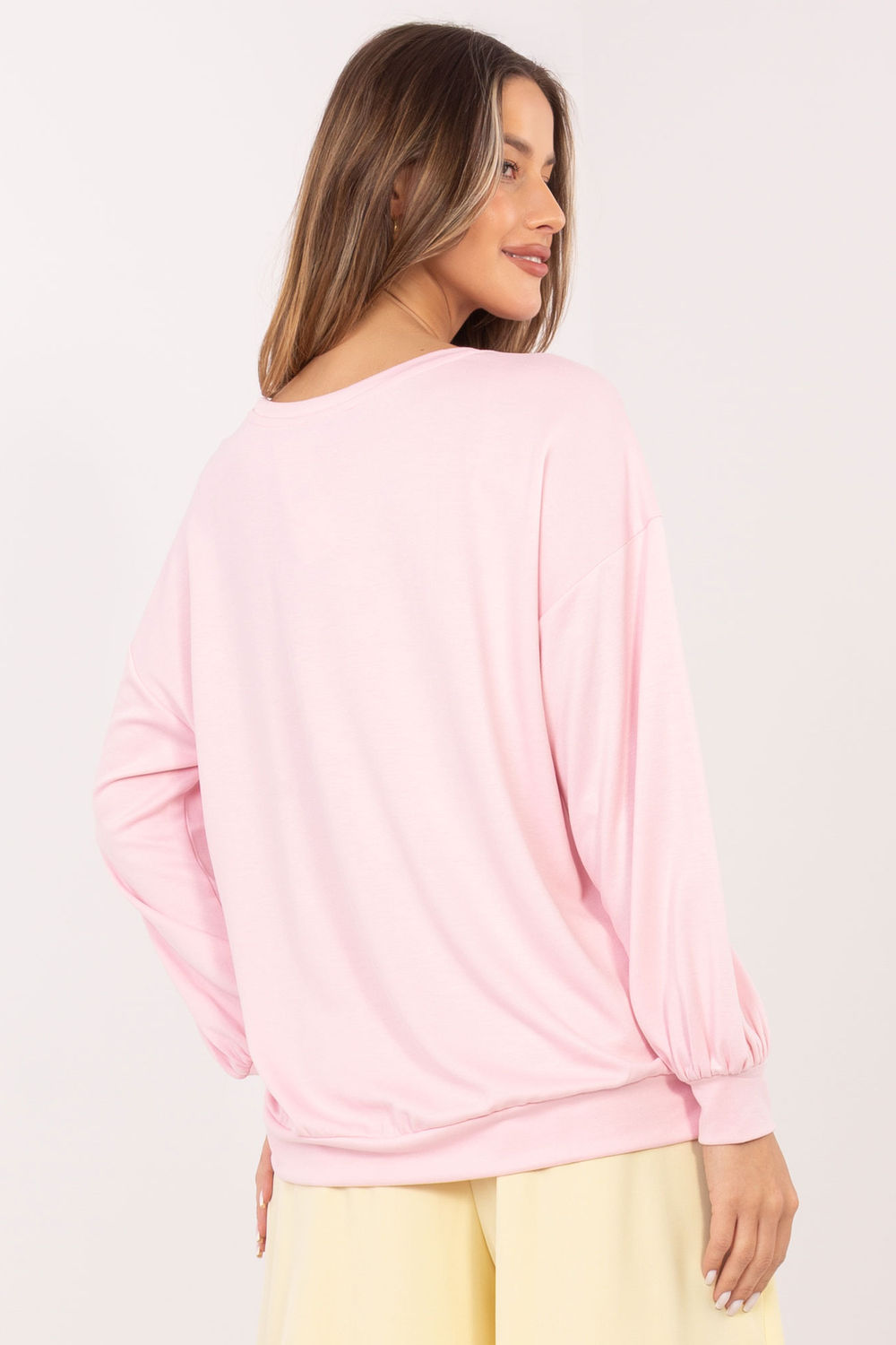 Bluza Damska Model RV-BL-A1220.11 Light Pink - Rue Paris - obrazek 3