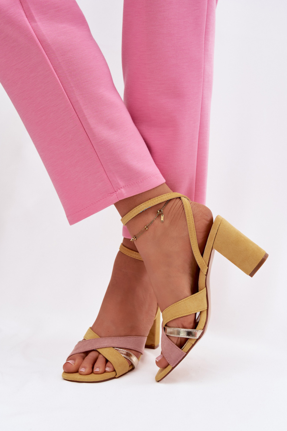 Sandały Model Karilora LOL5275 Yellow - Step in style - obrazek 3
