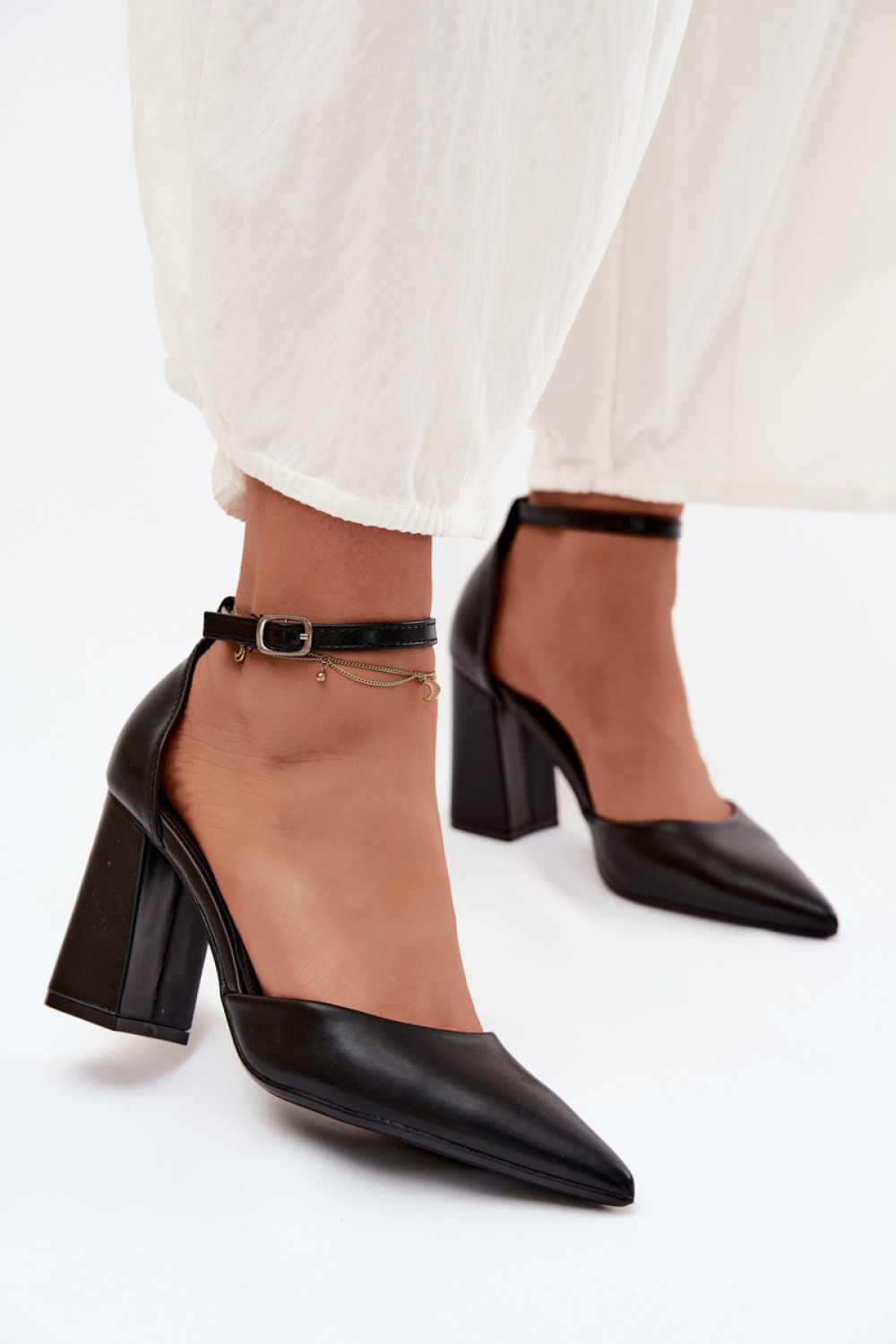 Czółenka Model Selvra 8707 Black Skóra - Step in style