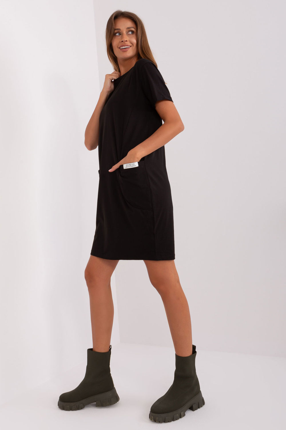 Sukienka Model RV-SK-8724-1.91 Black - Rue Paris - obrazek 2