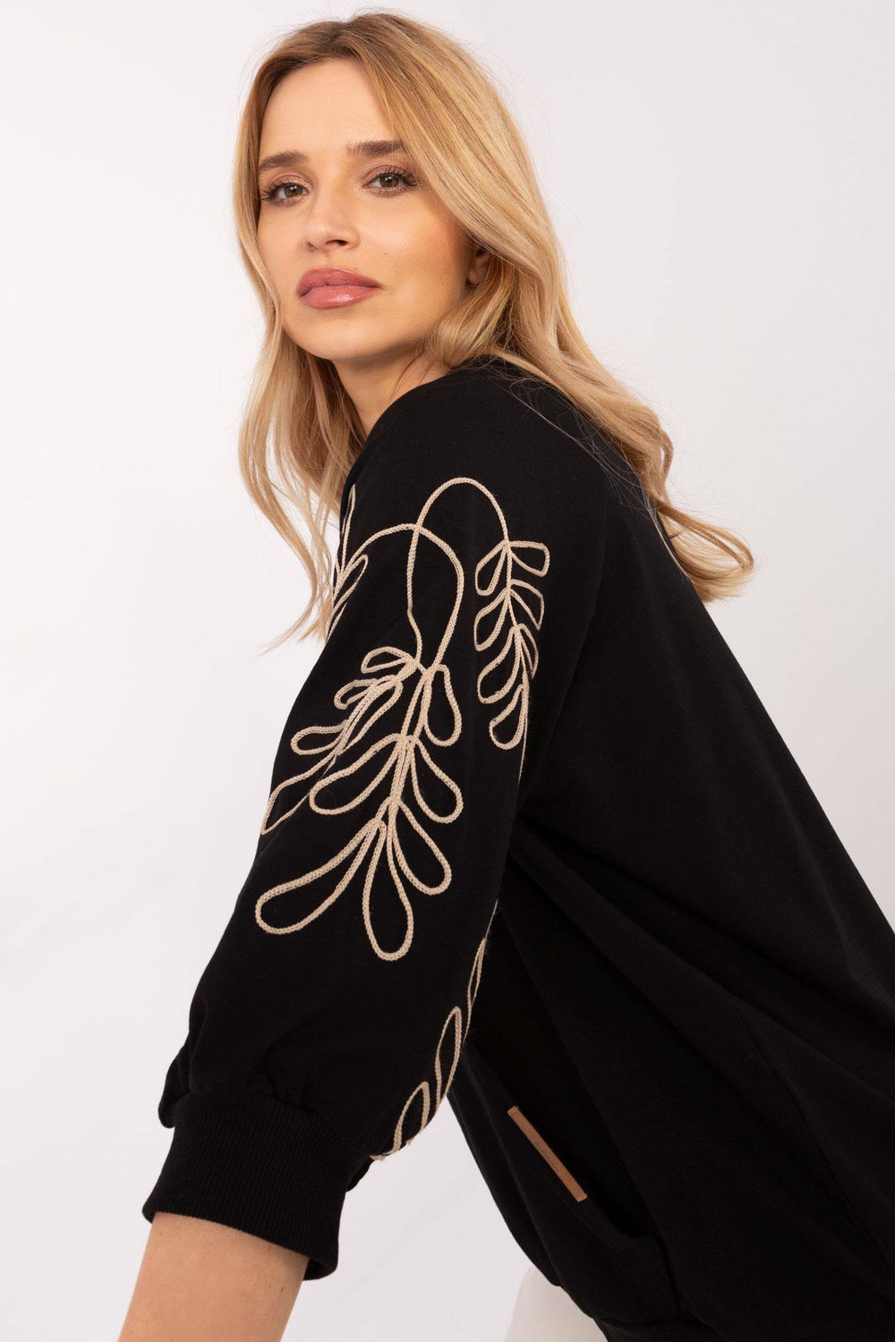 Bluza Damska Model RV-BL-A367-1.18P Black - Rue Paris - obrazek 4
