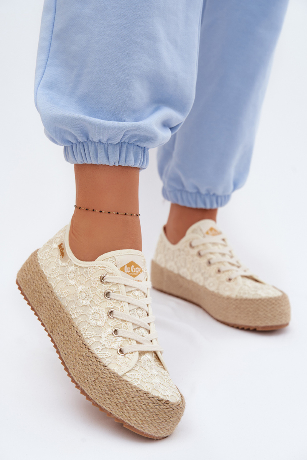 Trampki Model Lee Cooper LCW-26-31-4328 Beige - Step in style
