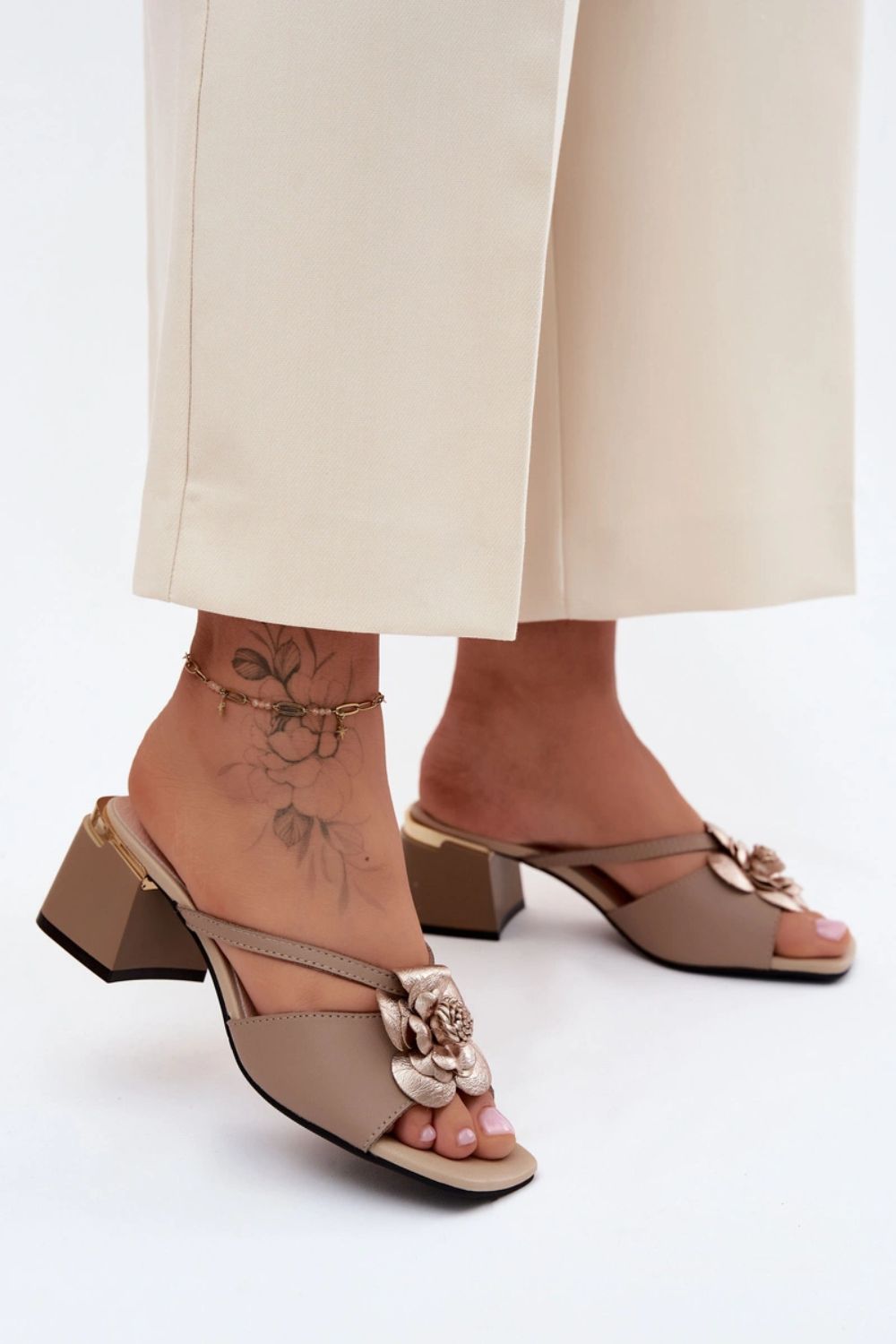 Sandał Klapki Model Catva SFY25134-1 Beige - Step in style - obrazek 4