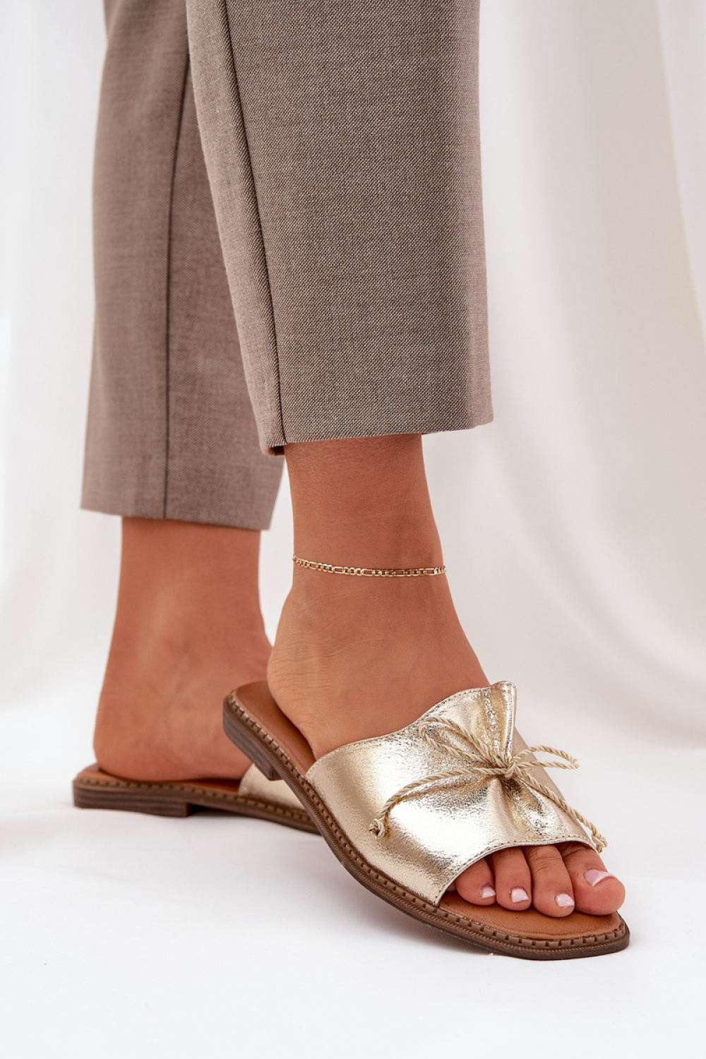 Sandał Klapki Model Deonelis M559/M509 Gold - Step in style - obrazek 3