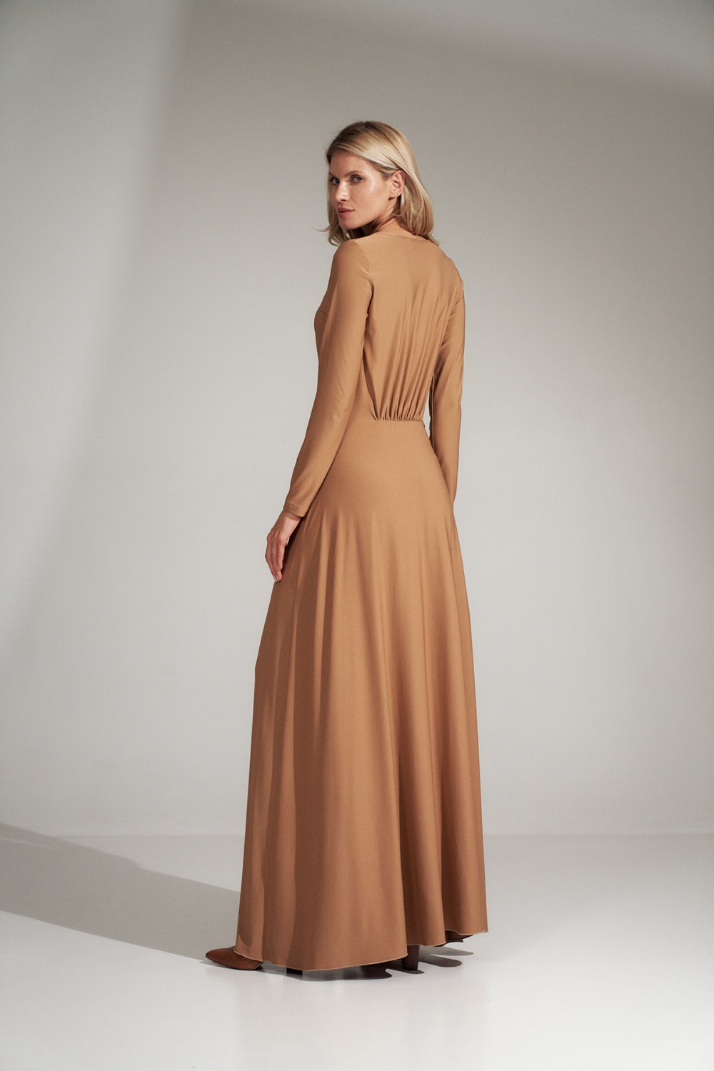 Sukienka Model M727 Beige - Figl - obrazek 3