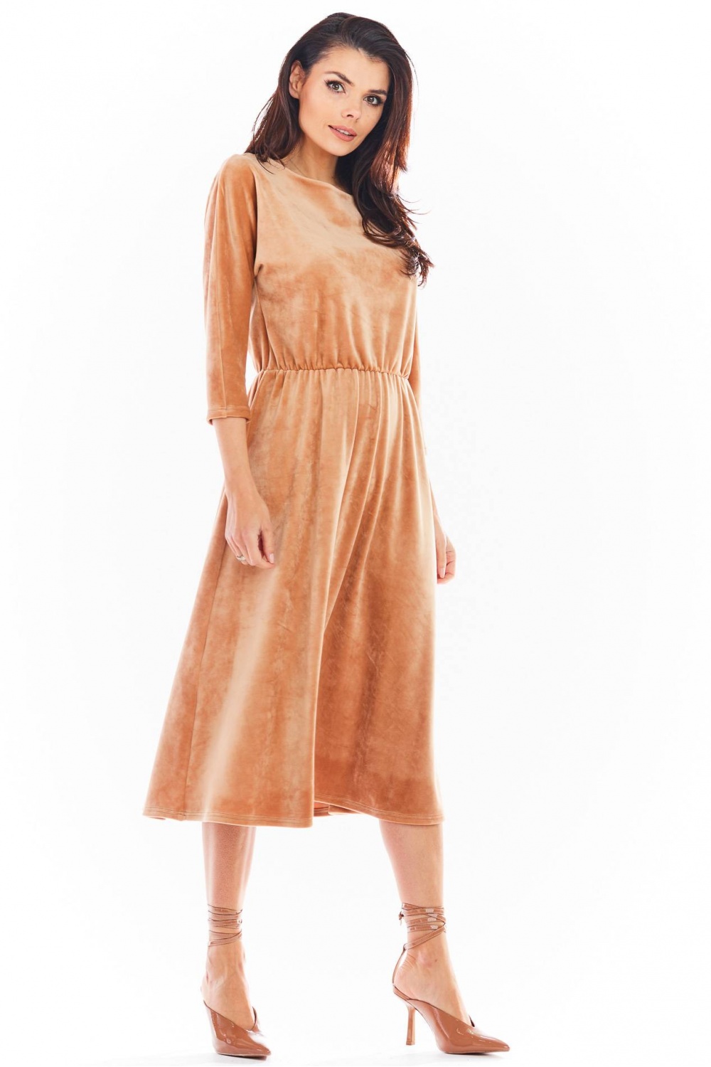 Sukienka Model A407 Welur Beige - awama - obrazek 2