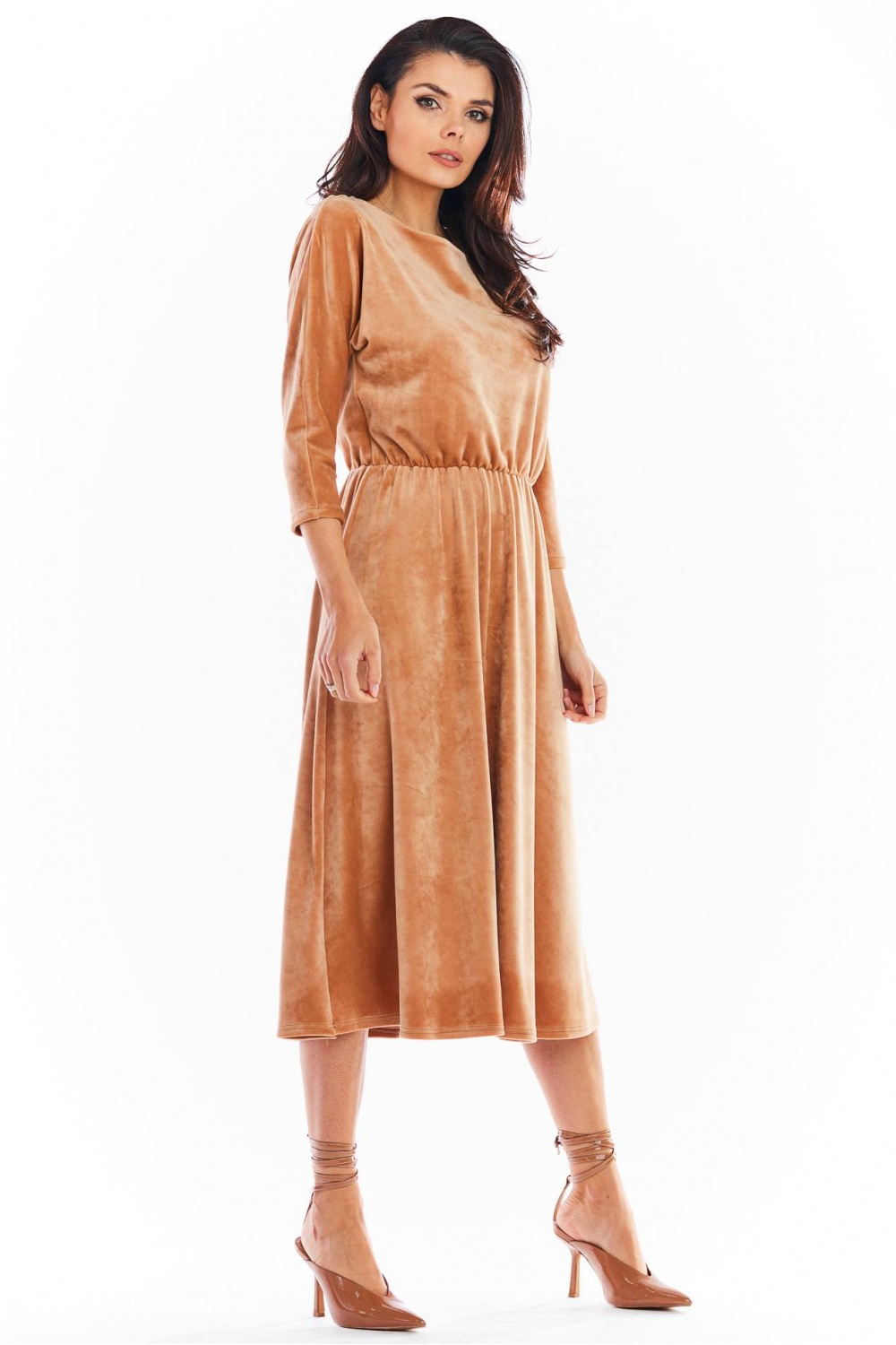 Sukienka Model A407 Welur Beige - awama - obrazek 4