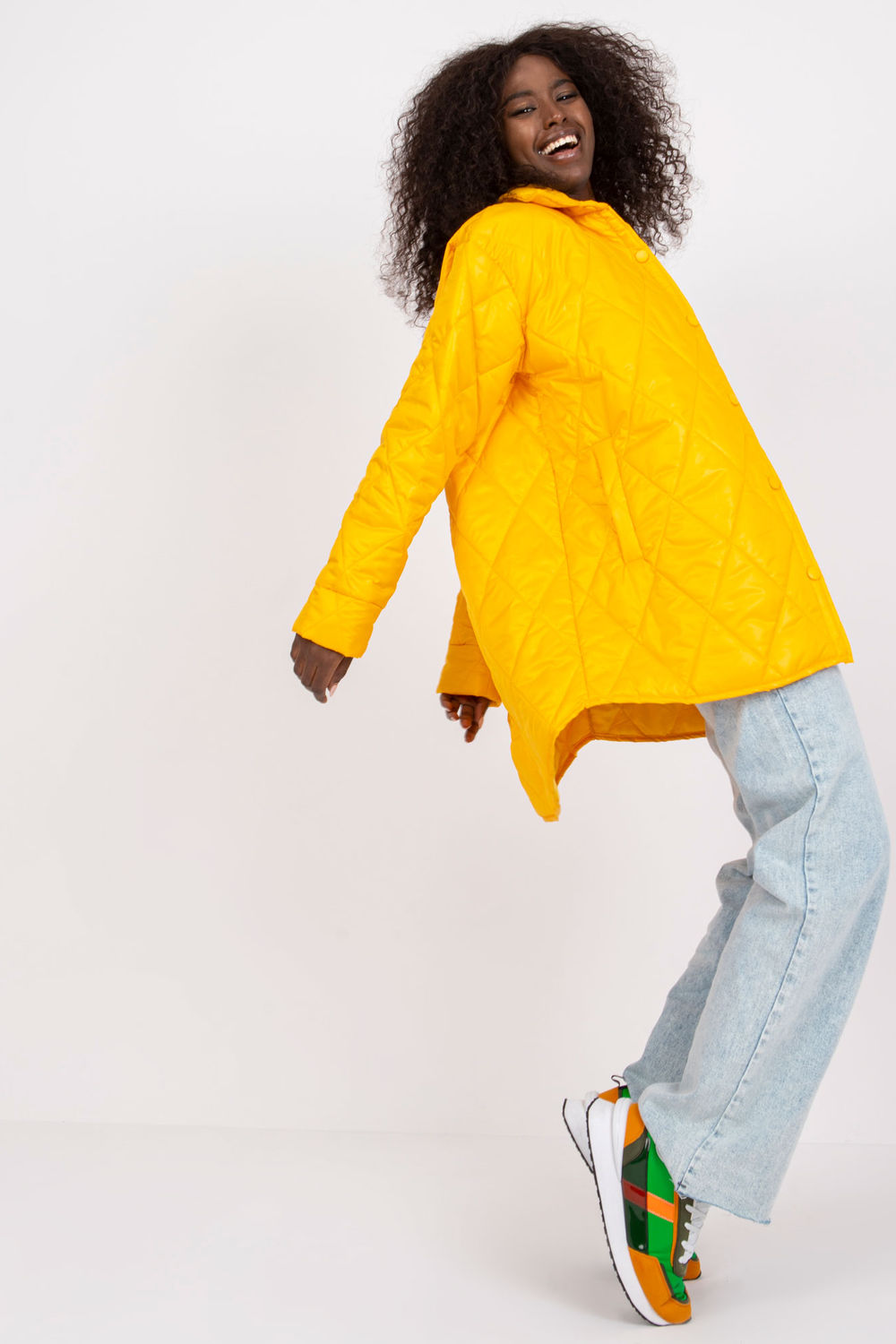 Kurtka Damska Model RV-KR-003.00P Dark Yellow - Rue Paris - obrazek 3