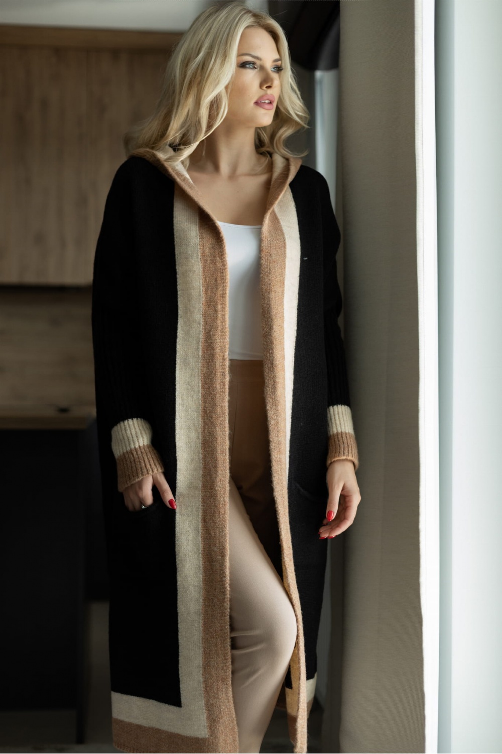 Sweter Kardigan Model 30085 Black - PeeKaBoo - obrazek 2