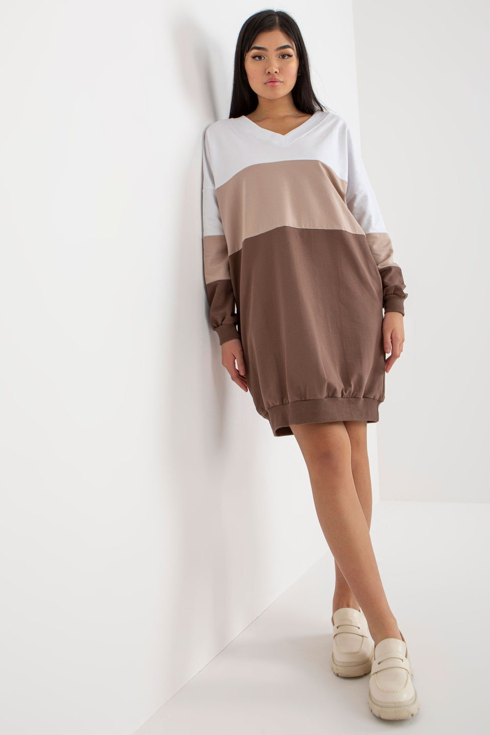 Sukienka Model RV-SK-8382.31 White/Brown - Rue Paris - obrazek 2