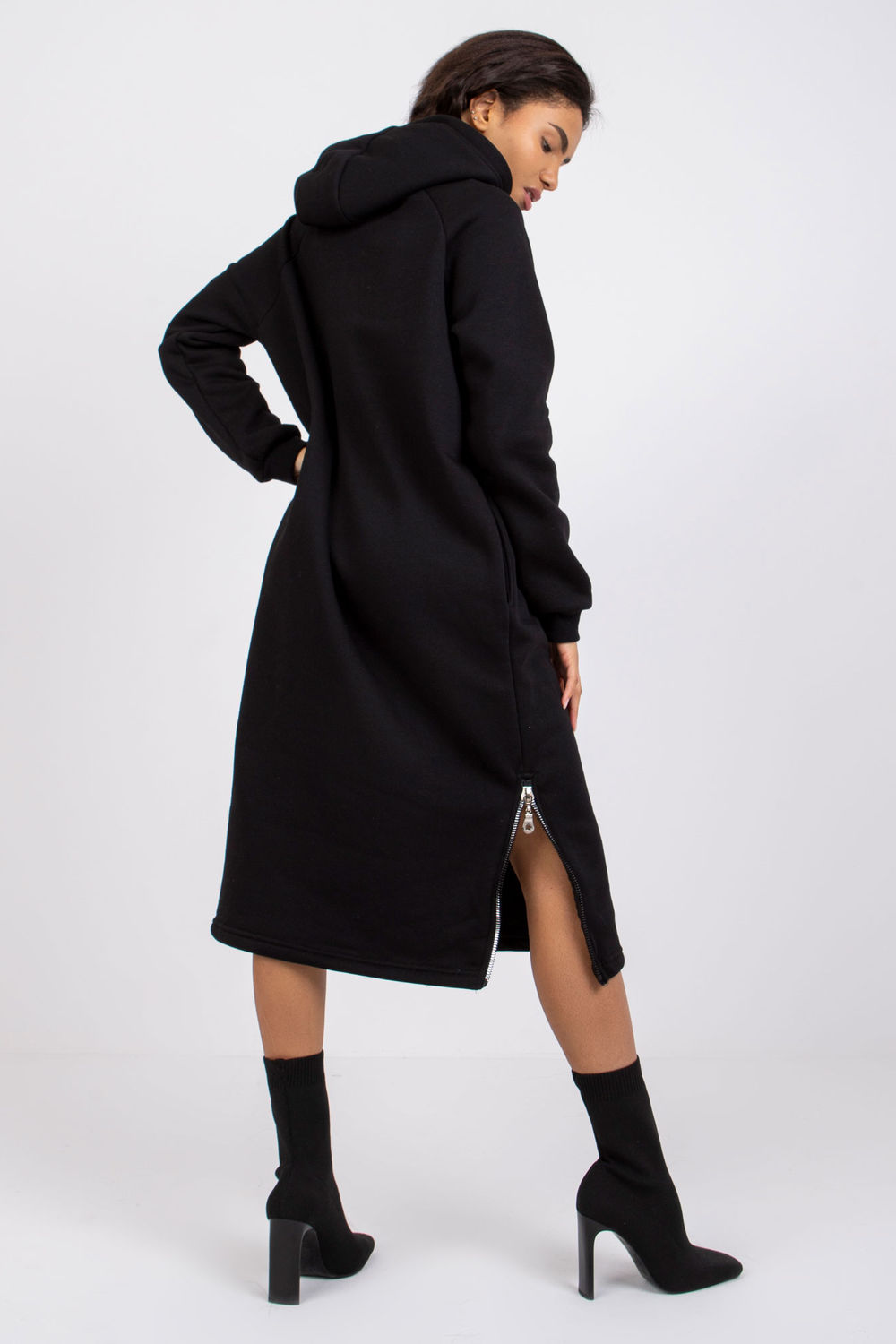 Sukienka Model RV-SK-7463.24X Black - Rue Paris - obrazek 3