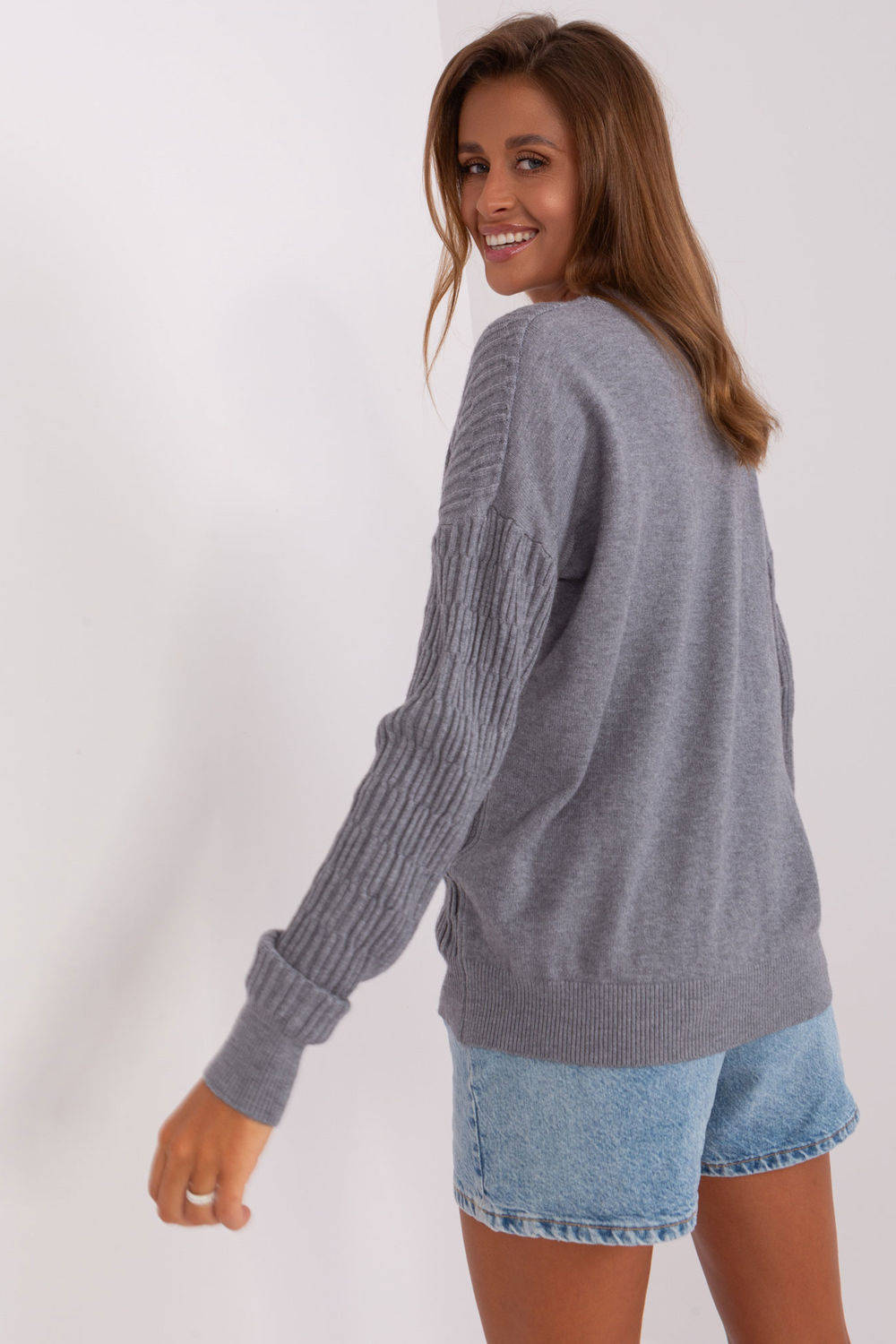 Sweter Damski Model AT-SW-2338.14P Dark Grey - AT - obrazek 3