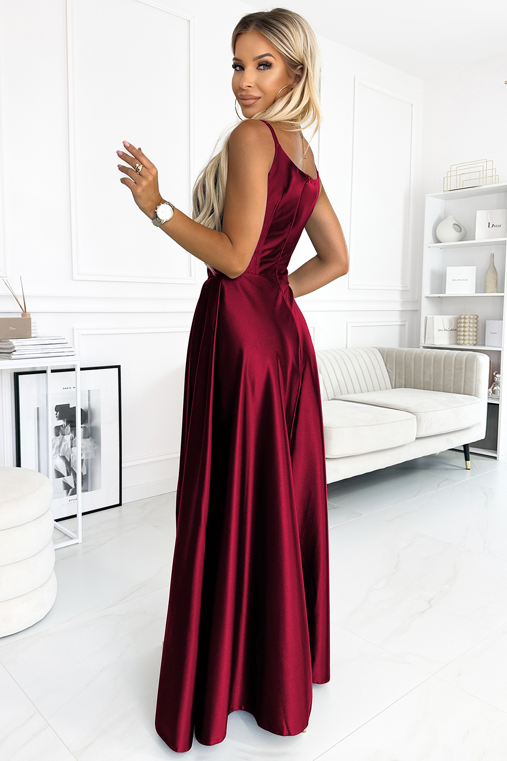 Sukienka Model Chiara 299-13 Bordo Satyna - Numoco - obrazek 2