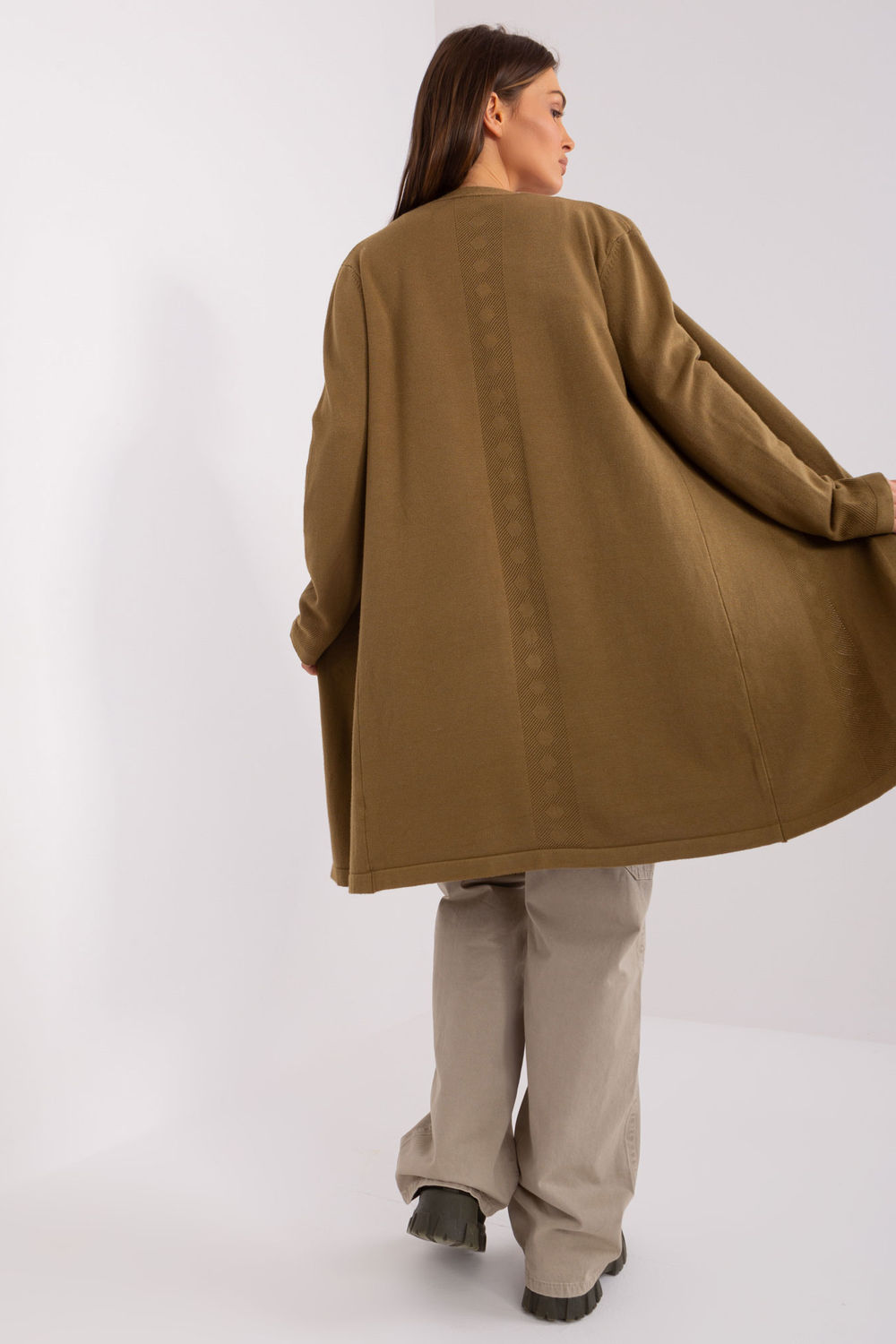 Sweter Kardigan Model AT-SW-2333.31X Oliwka - AT - obrazek 3