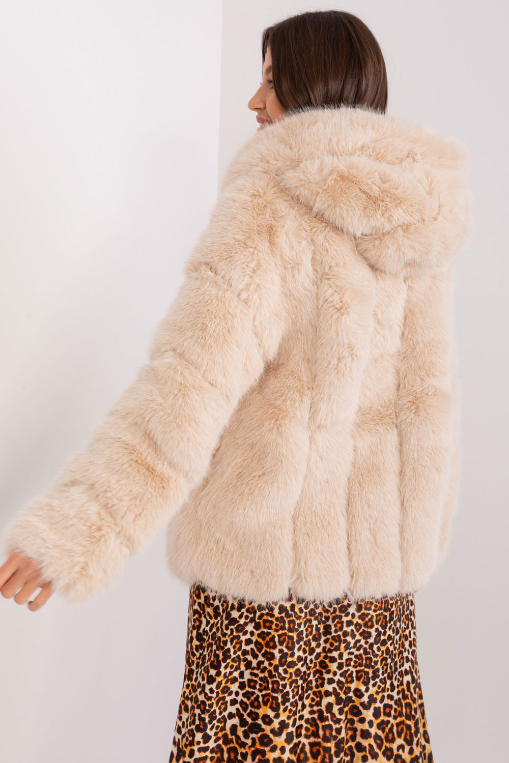Kurtka Damska Model AT-KR-2386.00P Beige - AT - obrazek 3