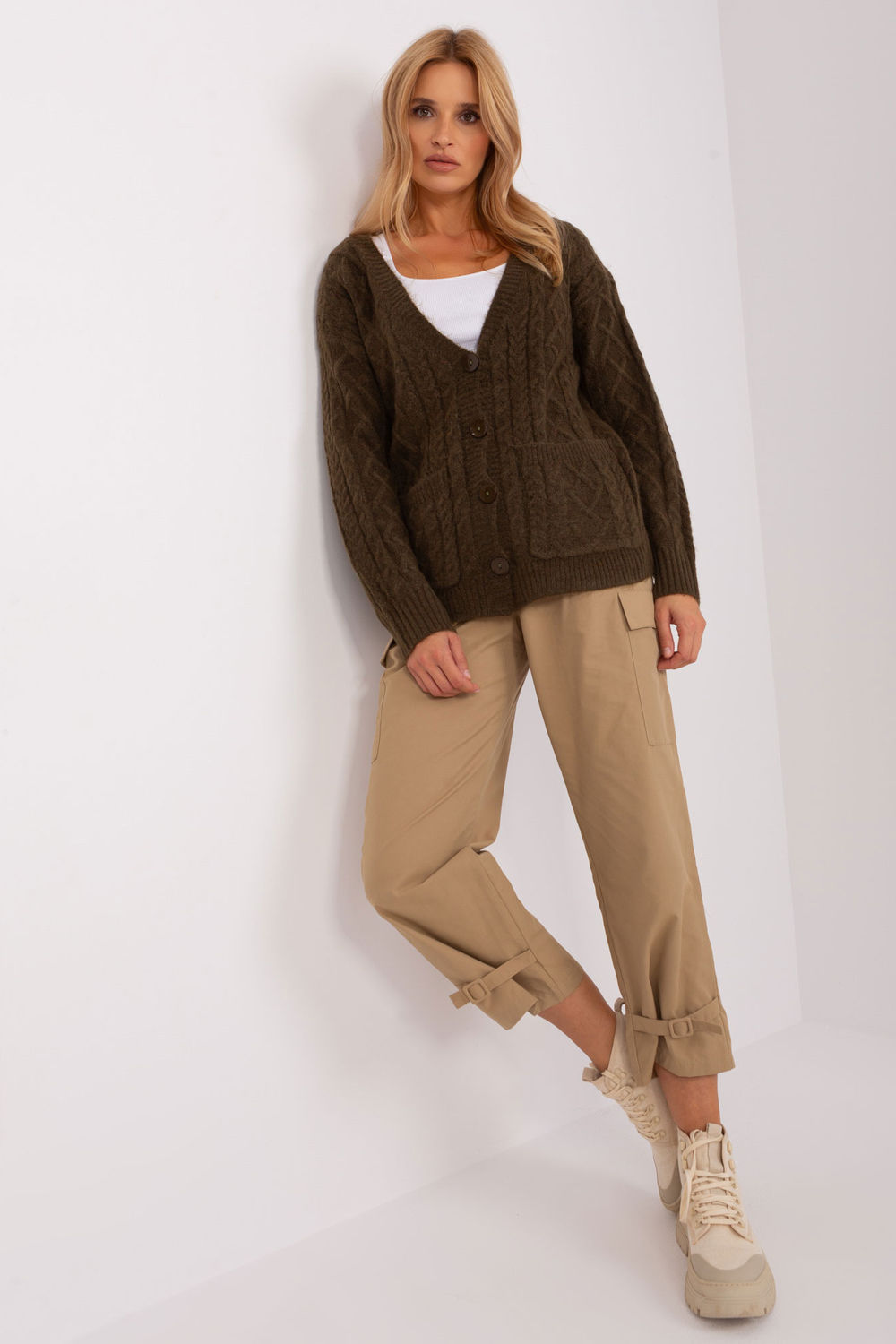 Sweter Damski Model AT-SW-2358.31 Khaki - AT - obrazek 2