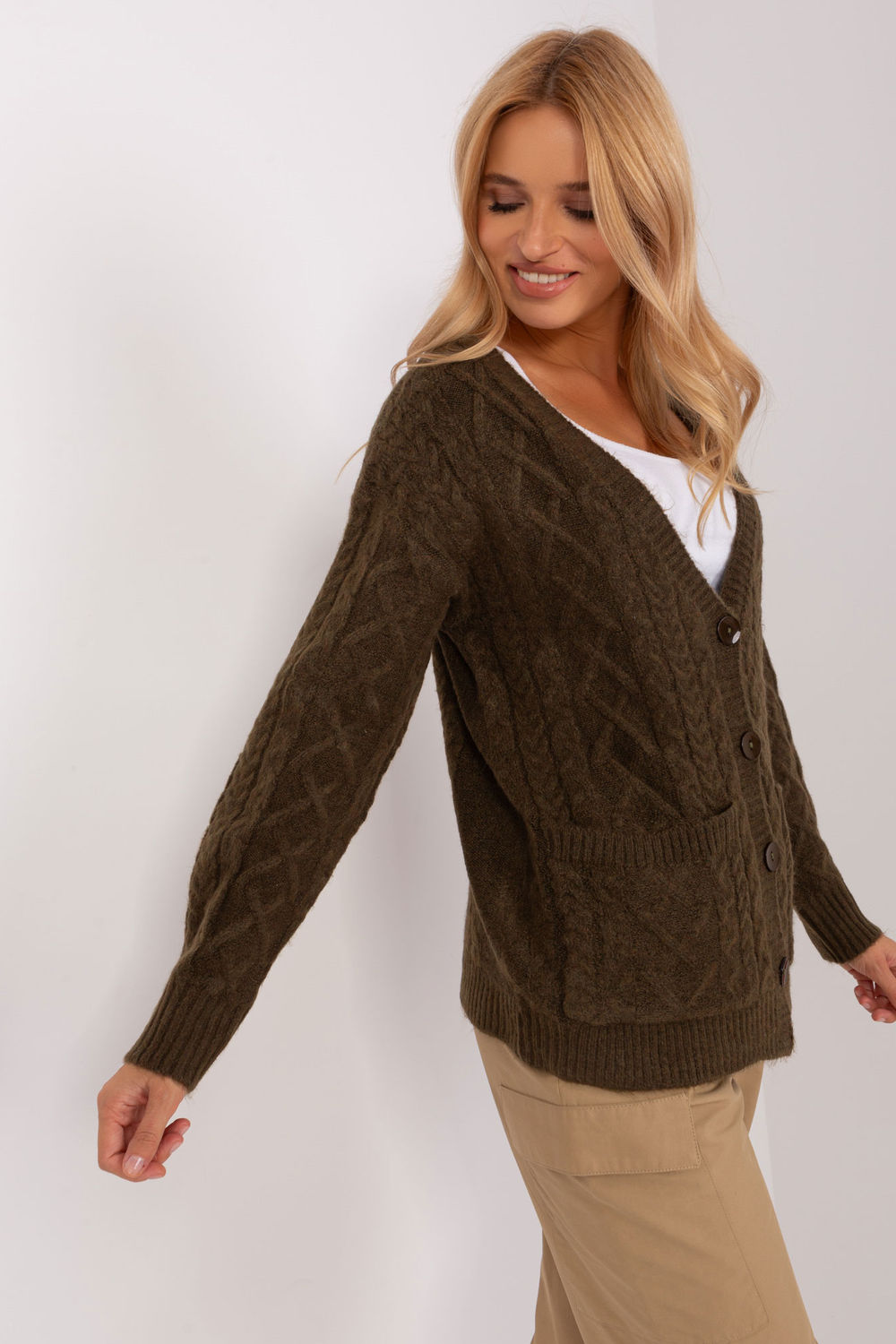 Sweter Damski Model AT-SW-2358.31 Khaki - AT - obrazek 3