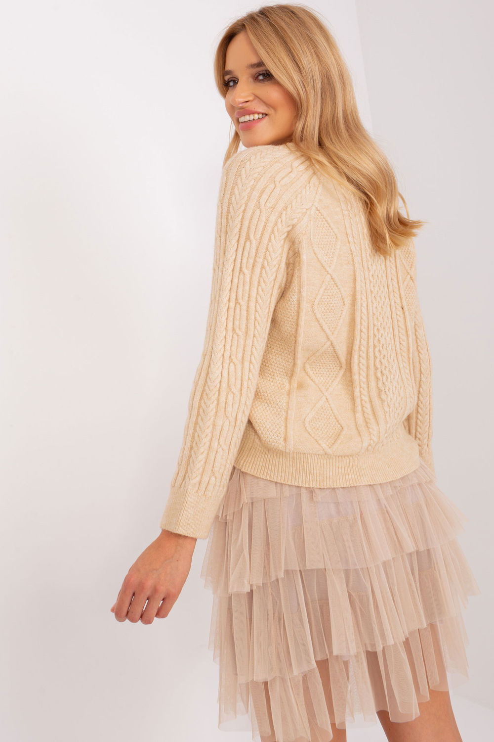 Sweter Damski Model AT-SW-2346-2.99P Beige - AT - obrazek 3